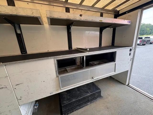 2017 Ford E-350 Cutaway E-350