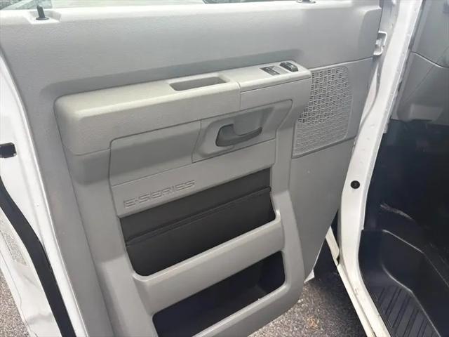 2017 Ford E-350 Cutaway E-350