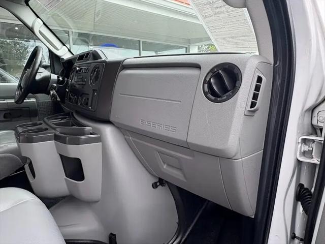 2017 Ford E-350 Cutaway E-350