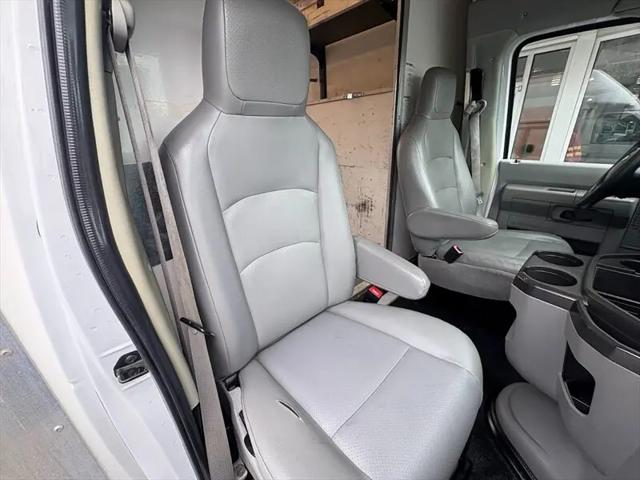 2017 Ford E-350 Cutaway E-350