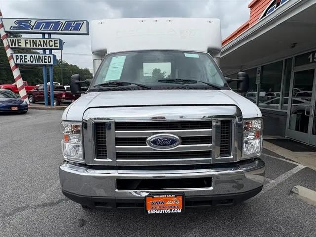 2017 Ford E-350 Cutaway E-350