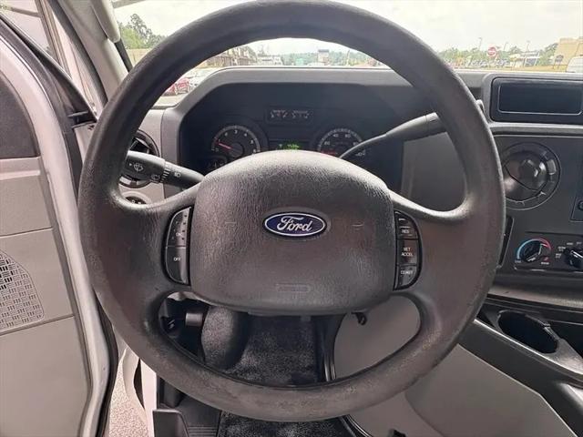 2017 Ford E-350 Cutaway E-350