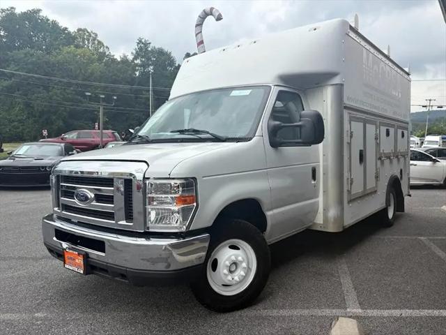 2017 Ford E-350 Cutaway E-350
