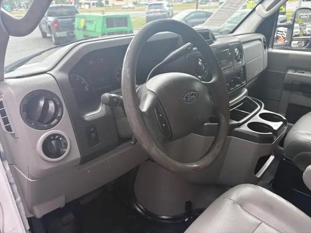 2017 Ford E-350 Cutaway E-350