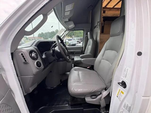 2017 Ford E-350 Cutaway E-350