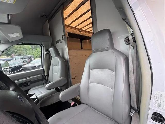 2017 Ford E-350 Cutaway E-350