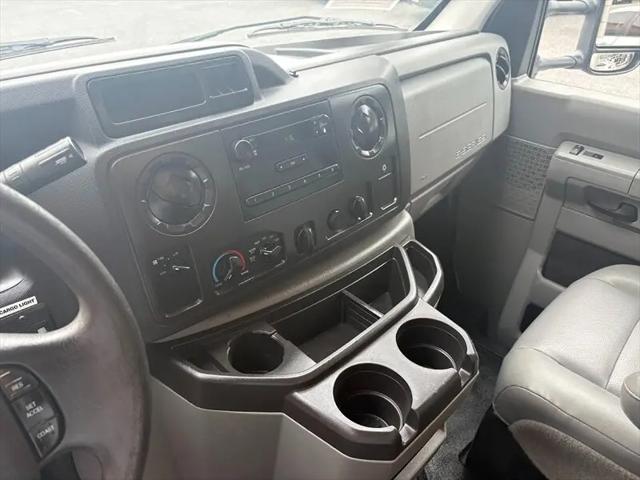 2017 Ford E-350 Cutaway E-350