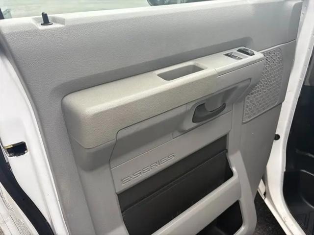 2017 Ford E-350 Cutaway E-350