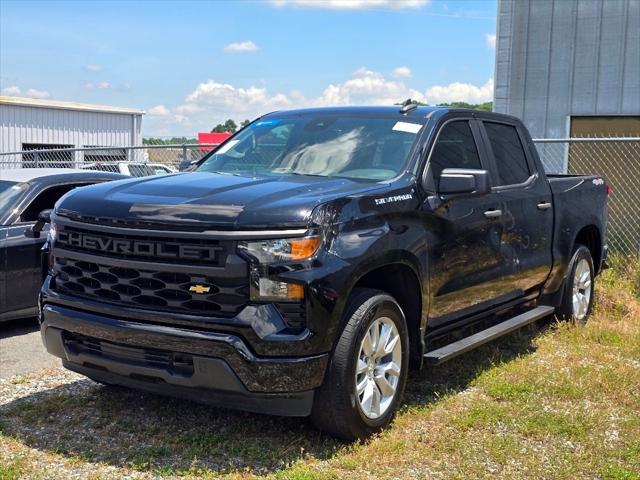 2022 Chevrolet Silverado 1500 4WD Crew Cab Short Bed Custom