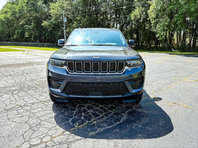 2025 Jeep Grand Cherokee GRAND CHEROKEE LAREDO X 4X4
