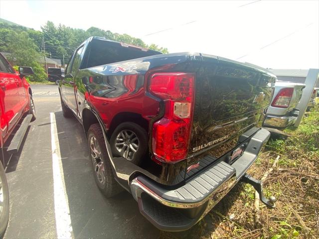 2022 Chevrolet Silverado 1500 4WD Crew Cab Standard Bed LT