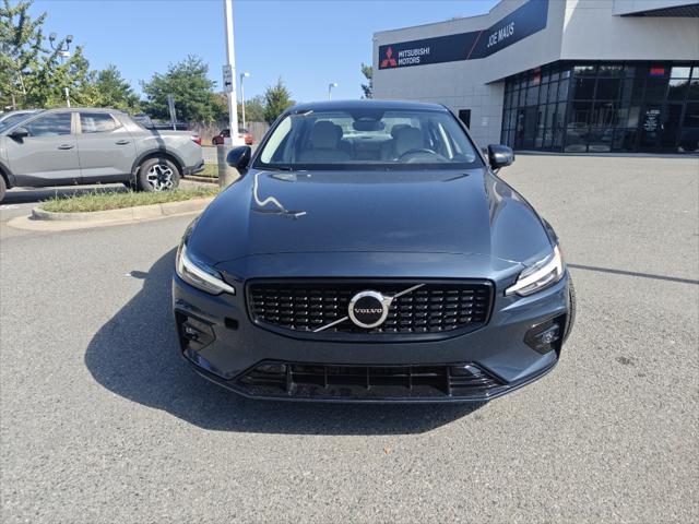 2024 Volvo S60 B5 Core Dark Theme