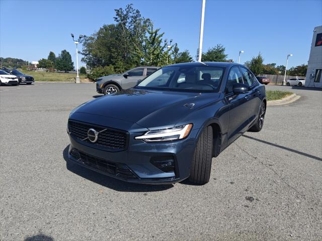 2024 Volvo S60 B5 Core Dark Theme