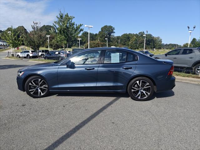2024 Volvo S60 B5 Core Dark Theme