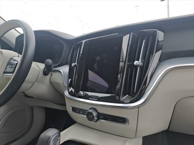 2024 Volvo S60 B5 Core Dark Theme