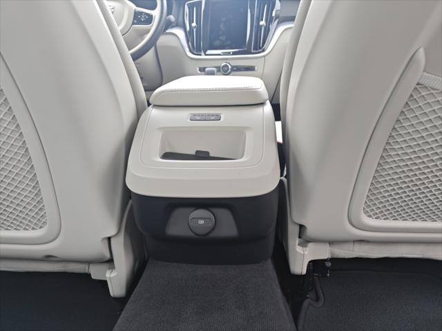 2024 Volvo S60 B5 Core Dark Theme