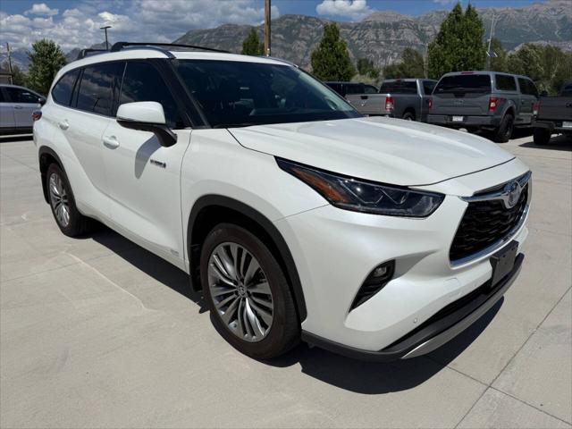 2021 Toyota Highlander Hybrid Platinum