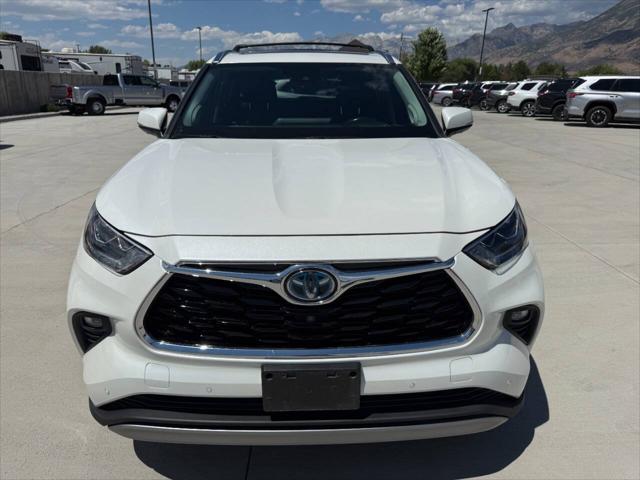 2021 Toyota Highlander Hybrid Platinum
