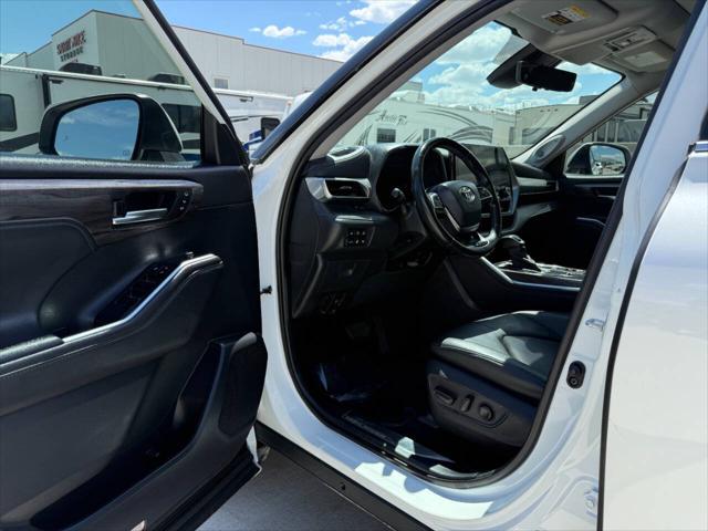 2021 Toyota Highlander Hybrid Platinum