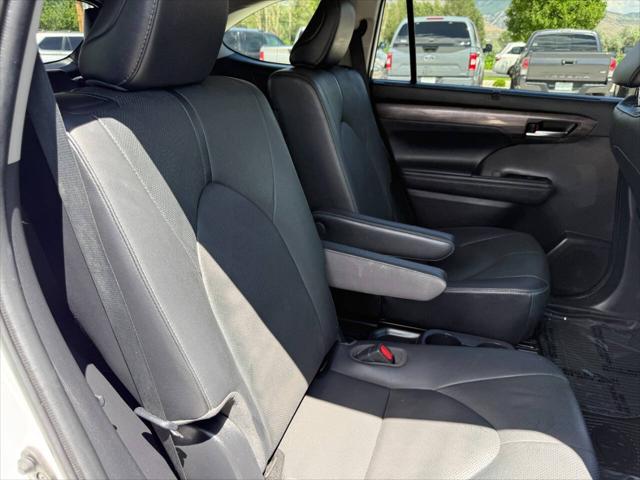 2021 Toyota Highlander Hybrid Platinum