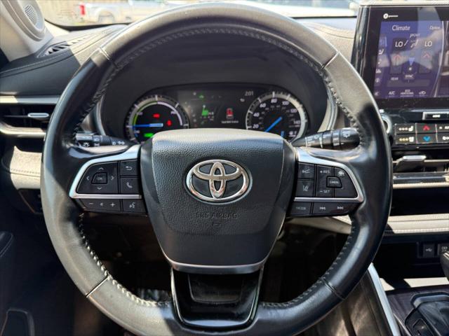 2021 Toyota Highlander Hybrid Platinum