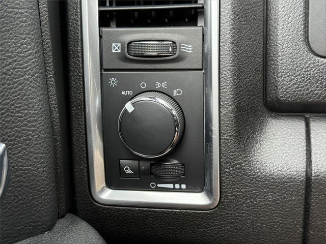 2024 Ram 1500 Classic Warlock Crew Cab 4x2 5'7" Box
