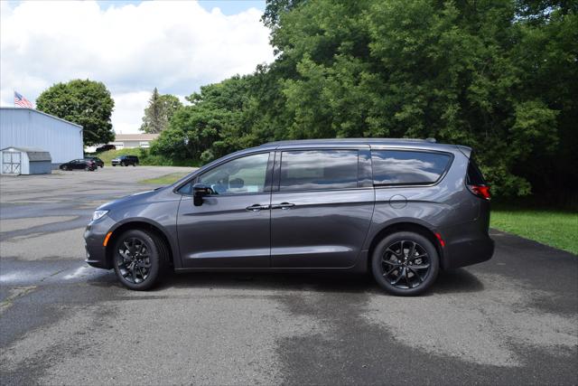 2023 Chrysler Pacifica Limited AWD