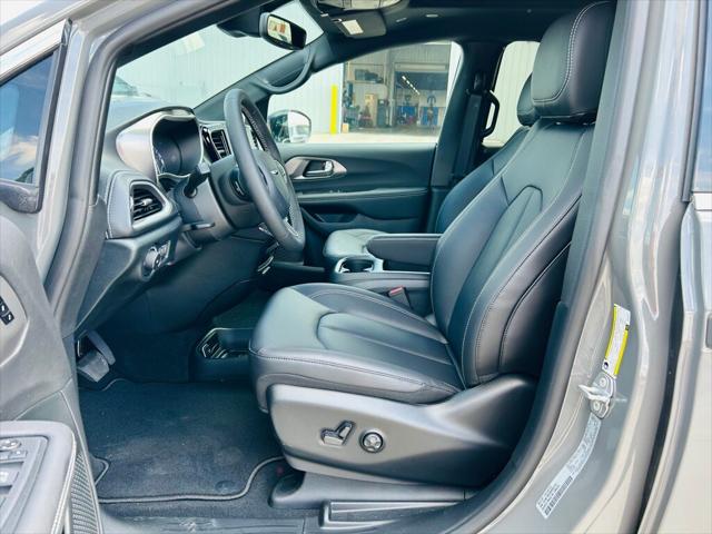 2025 Chrysler Pacifica PACIFICA SELECT