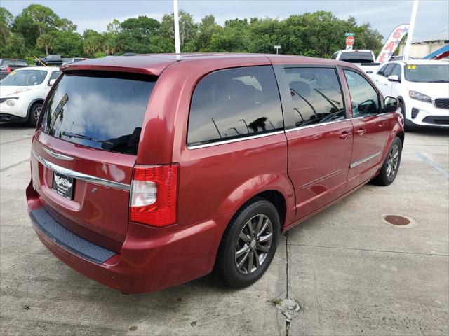2015 Chrysler Town and Country S