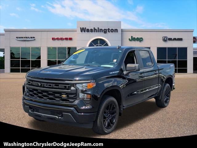 2023 Chevrolet Silverado 1500 4WD Crew Cab Short Bed Custom