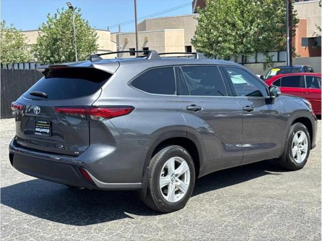 2022 Toyota Highlander LE