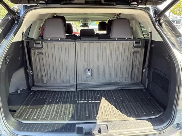 2022 Toyota Highlander LE