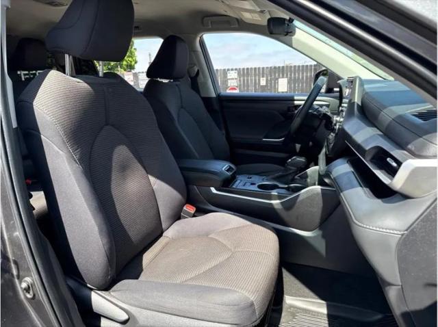 2022 Toyota Highlander LE