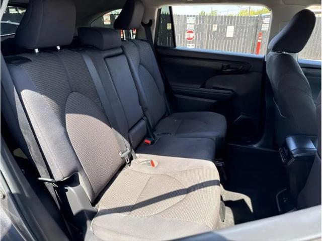 2022 Toyota Highlander LE