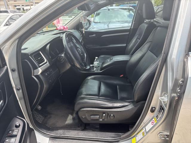 2017 Toyota Highlander SE