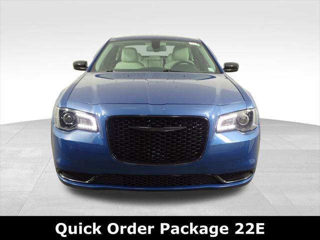 2022 Chrysler 300 Touring AWD 2022 Chrysler 300 Touring AWD