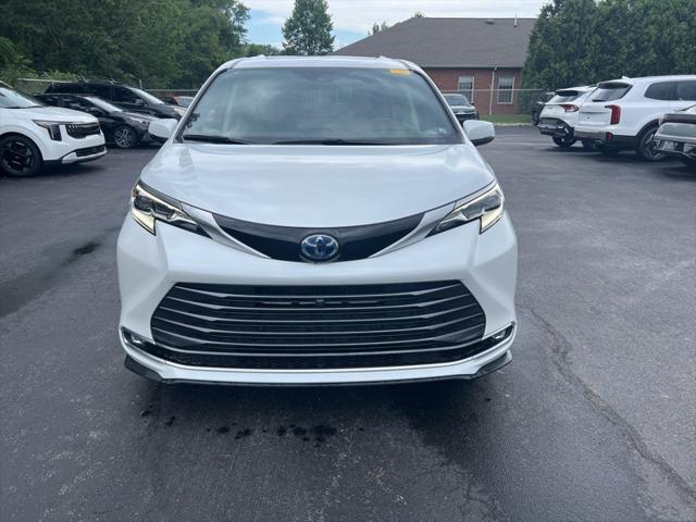 2023 Toyota Sienna Platinum
