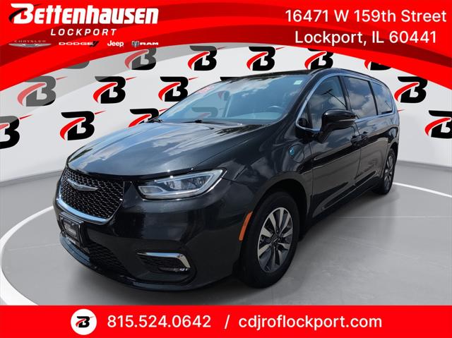 2022 Chrysler Pacifica Hybrid Touring L