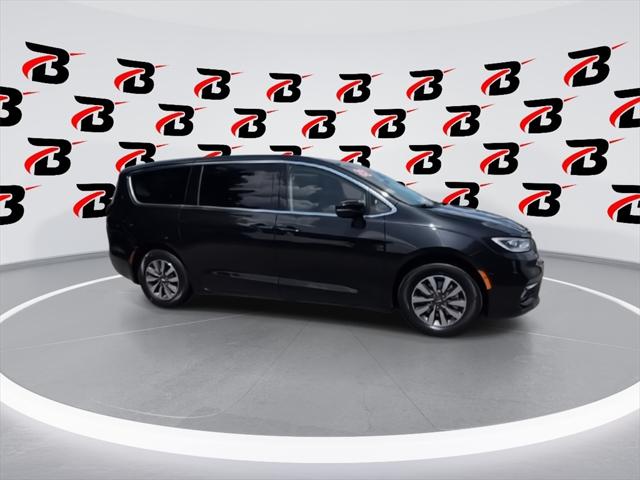 2022 Chrysler Pacifica Hybrid Touring L