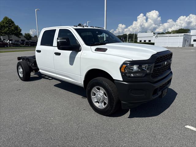 2024 RAM Ram 3500 Chassis Cab RAM 3500 TRADESMAN CREW CAB CHASSIS 4X4 60 CA