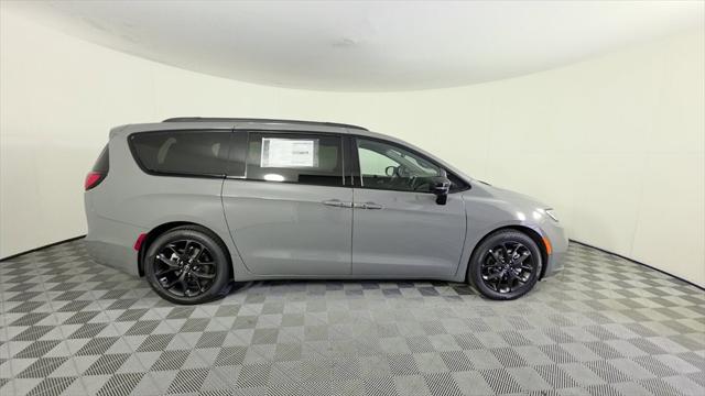 2025 Chrysler Pacifica PACIFICA LIMITED