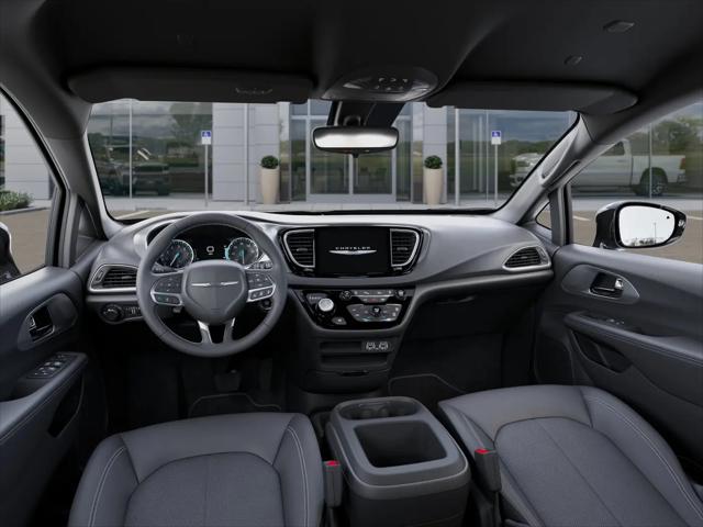 2025 Chrysler Voyager LX