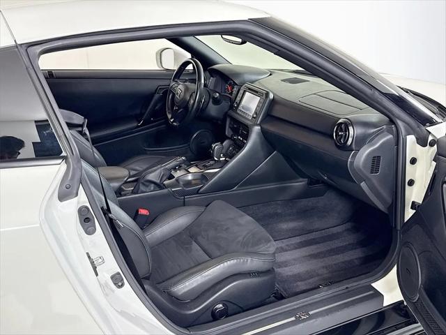 2020 Nissan GT-R Premium Dual-clutch 6-Speed Transmission