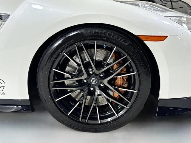 2020 Nissan GT-R Premium Dual-clutch 6-Speed Transmission