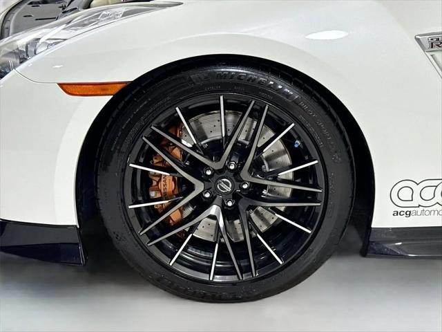 2020 Nissan GT-R Premium Dual-clutch 6-Speed Transmission