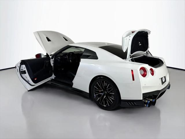 2020 Nissan GT-R Premium Dual-clutch 6-Speed Transmission