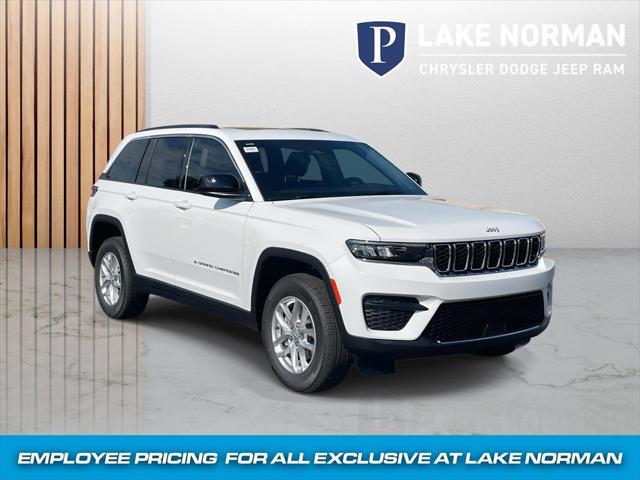 2025 Jeep Grand Cherokee GRAND CHEROKEE LAREDO X 4X4