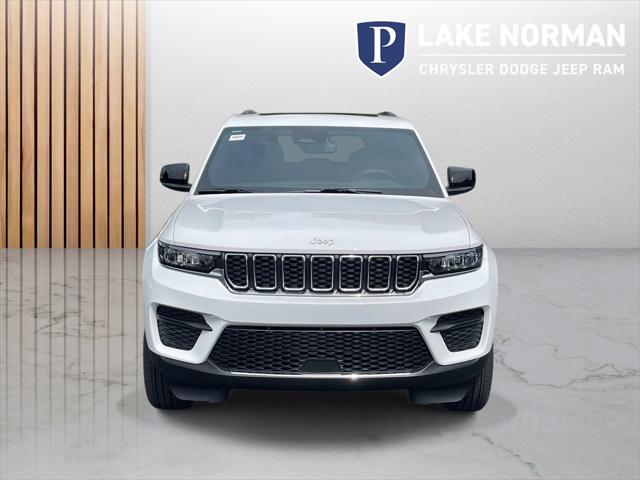 2025 Jeep Grand Cherokee GRAND CHEROKEE LAREDO X 4X4