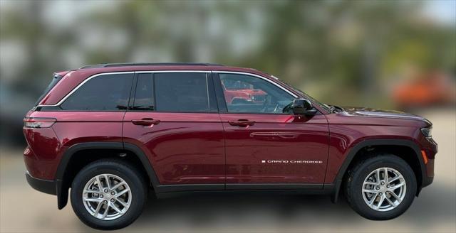 2025 Jeep Grand Cherokee GRAND CHEROKEE LAREDO X 4X4