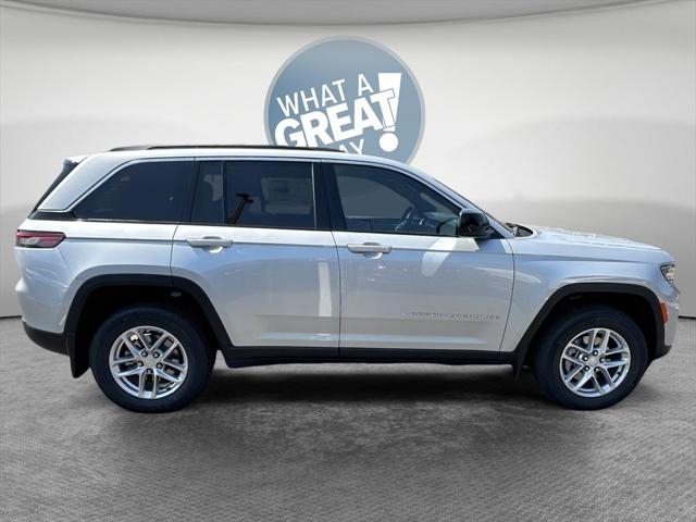 2025 Jeep Grand Cherokee GRAND CHEROKEE LAREDO X 4X4